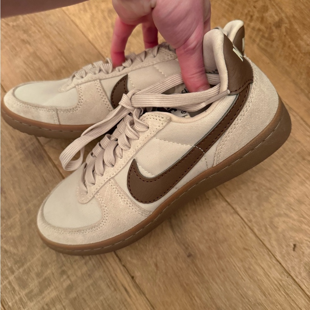Nike Cream and Brown Casual Sneakers